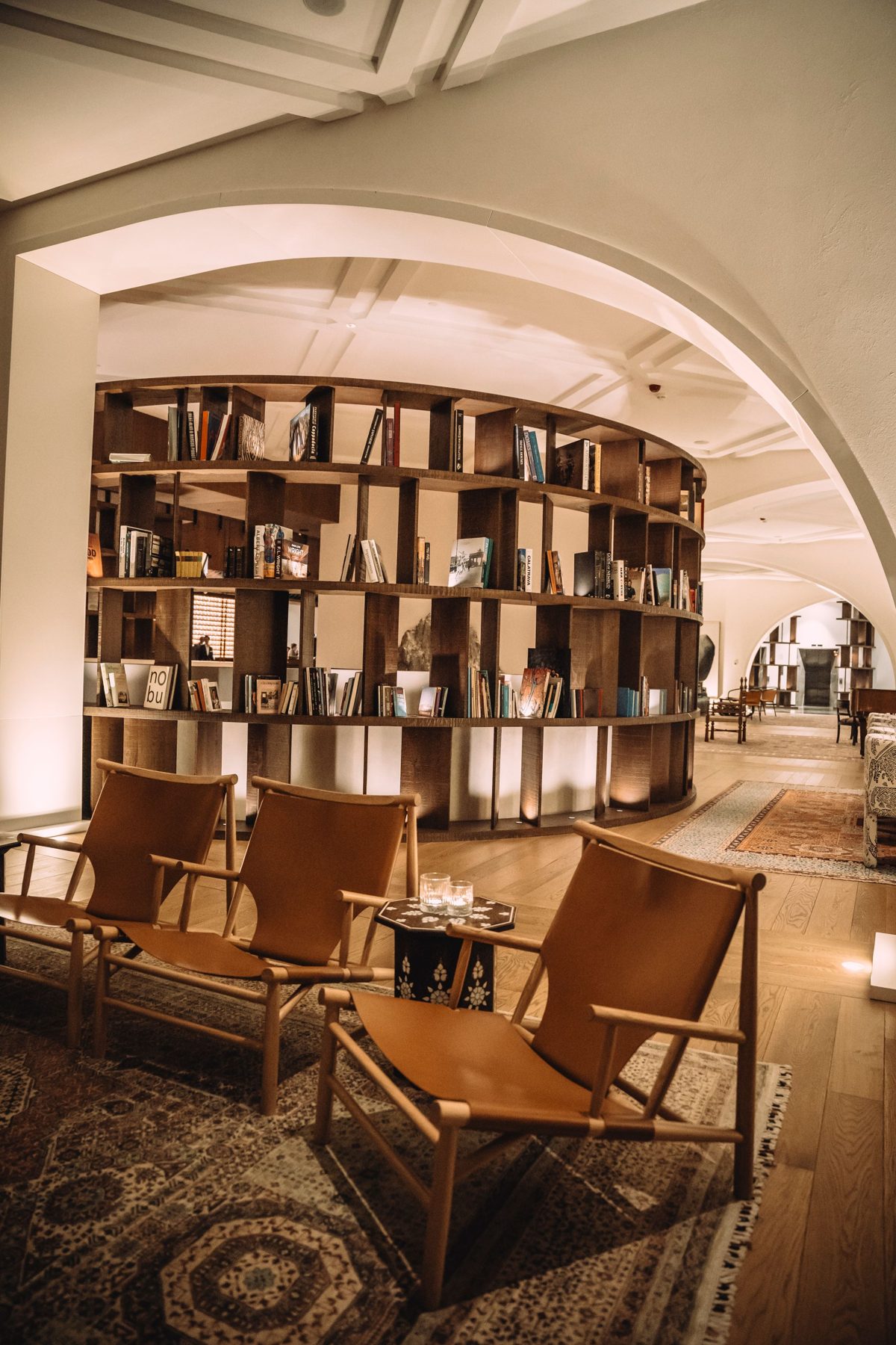 Lobby d'hotel di sera