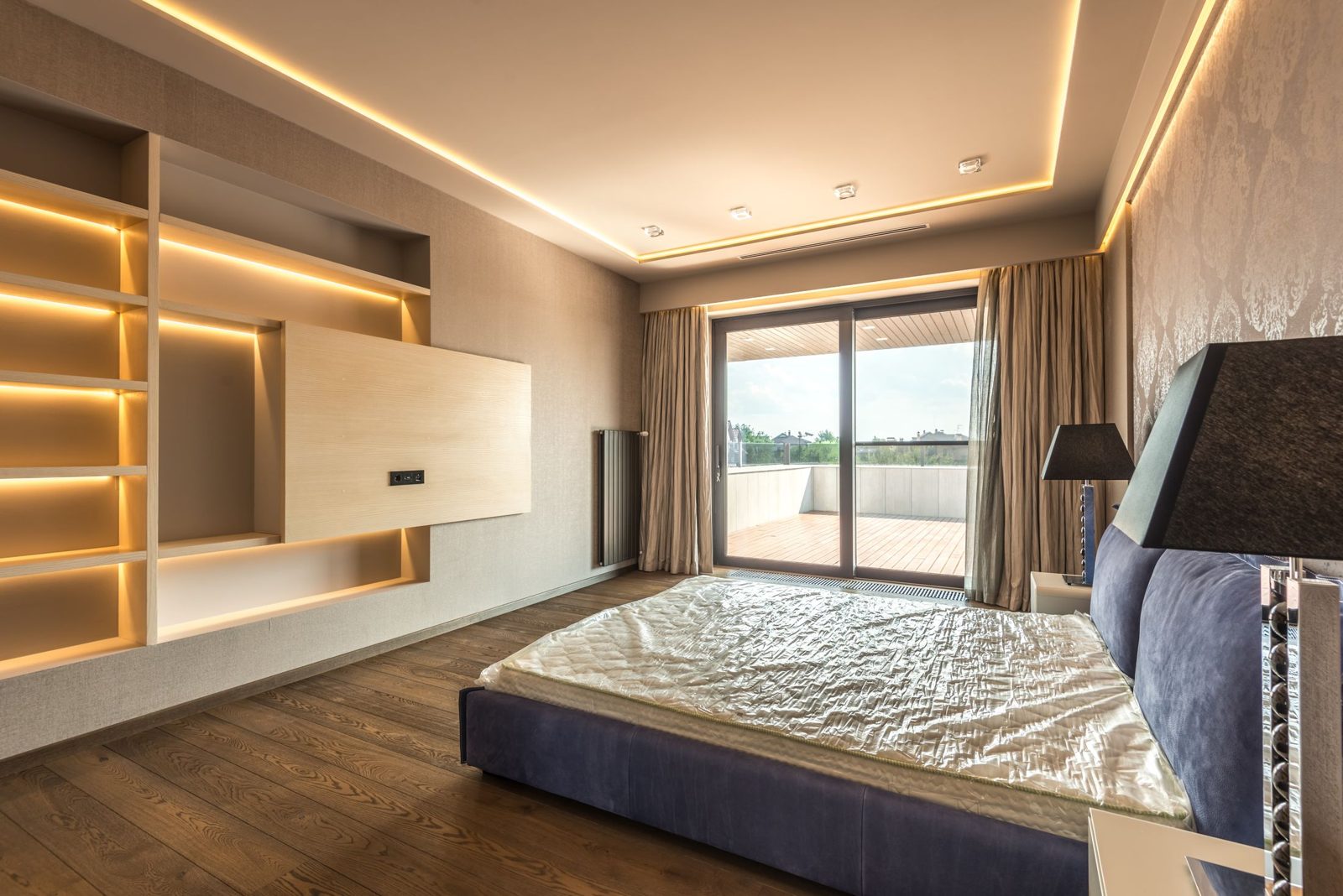Camera d'albergo con vista sul lago